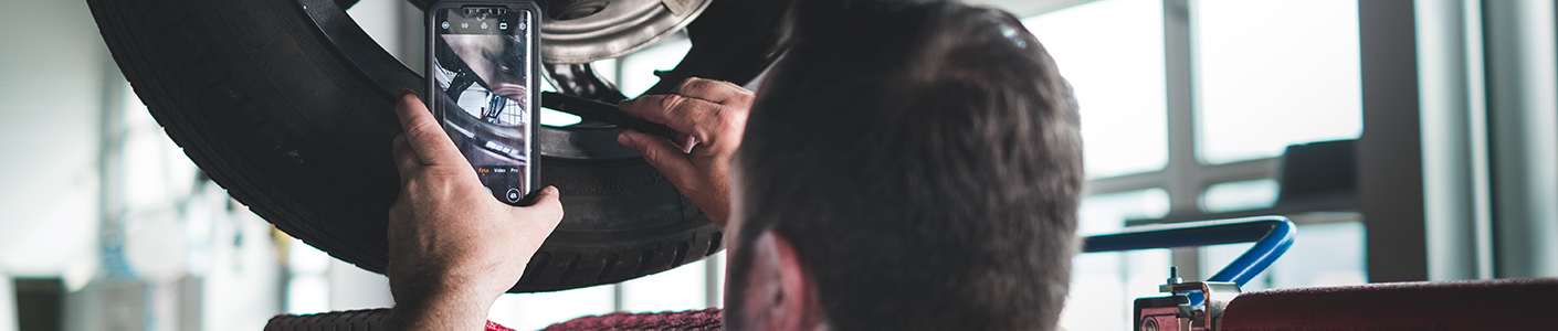 GTÜ-Partner dokumentiert Reifenzustand bei Leasingrückgabe per Smartphone-Foto 