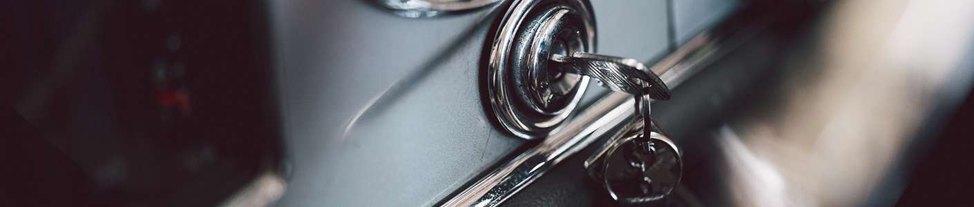 Detailaufnahme vom Zündschloss mit Chromverkleidung, GTÜ-Wertgutachten 